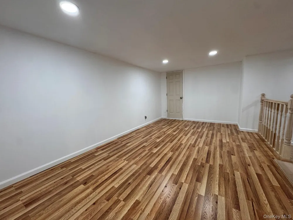 1245 Rhinelander Avenue Bronx, NY 10461