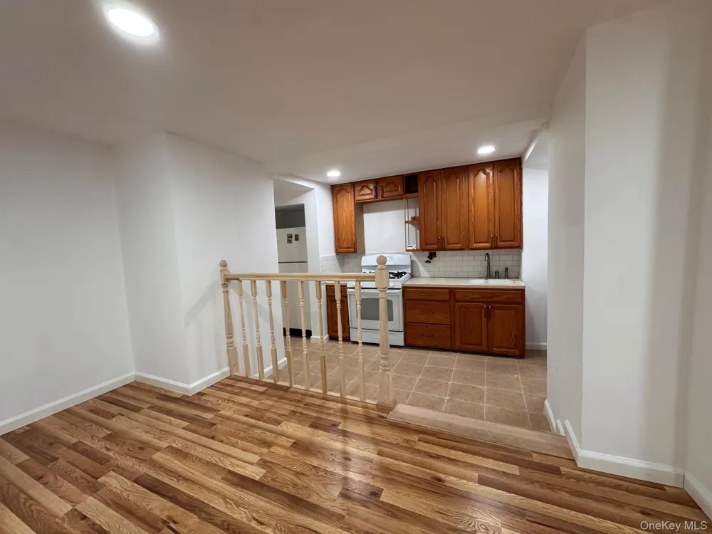 1245 Rhinelander Avenue Bronx, NY 10461