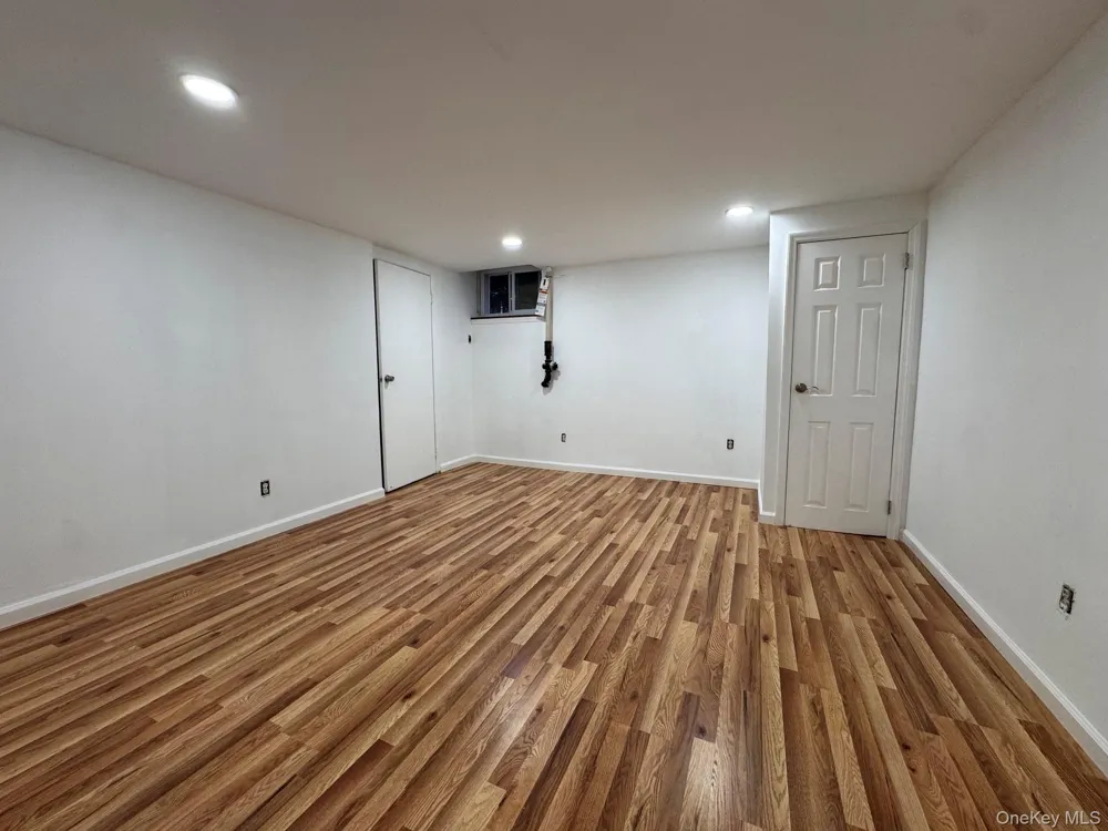 1245 Rhinelander Avenue Bronx, NY 10461