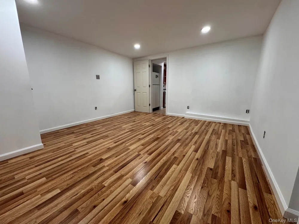 1245 Rhinelander Avenue Bronx, NY 10461