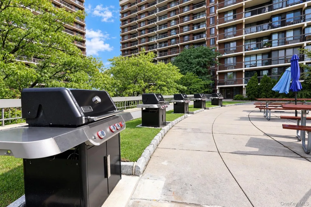 150-38 Union Turnpike #8D Flushing, NY 11367