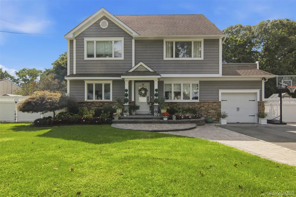 8 Glen Way Lake Grove, NY 11755