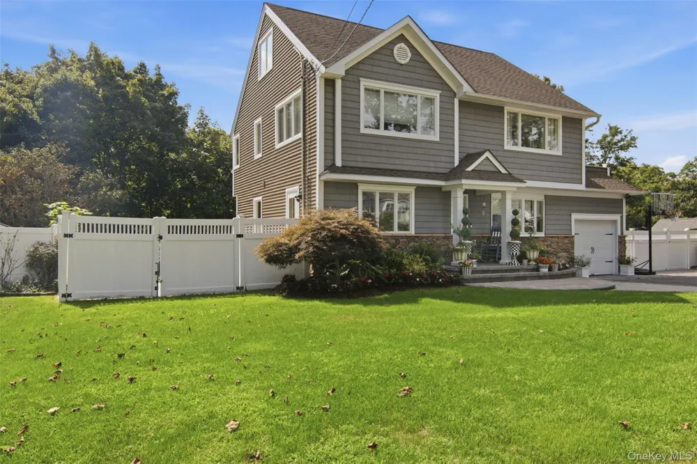 8 Glen Way Lake Grove, NY 11755