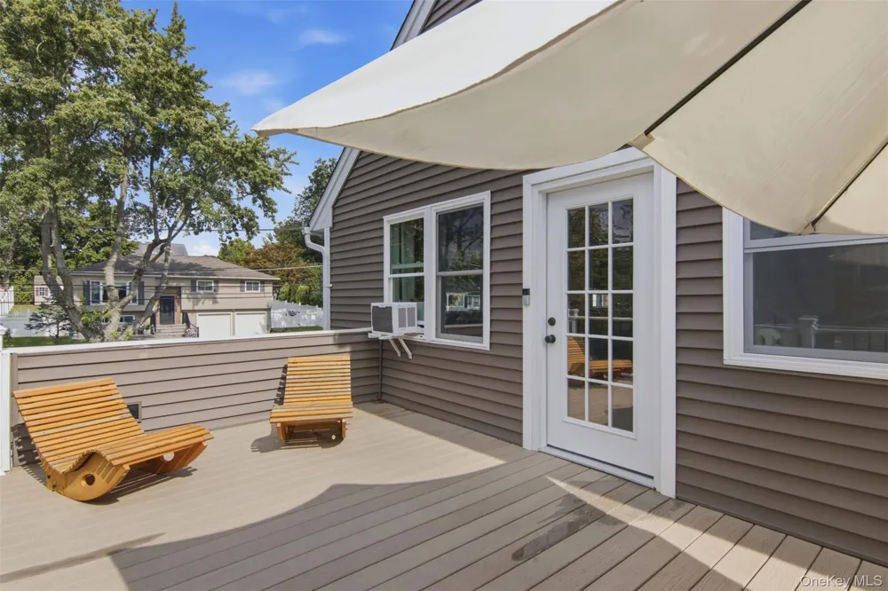 8 Glen Way Lake Grove, NY 11755