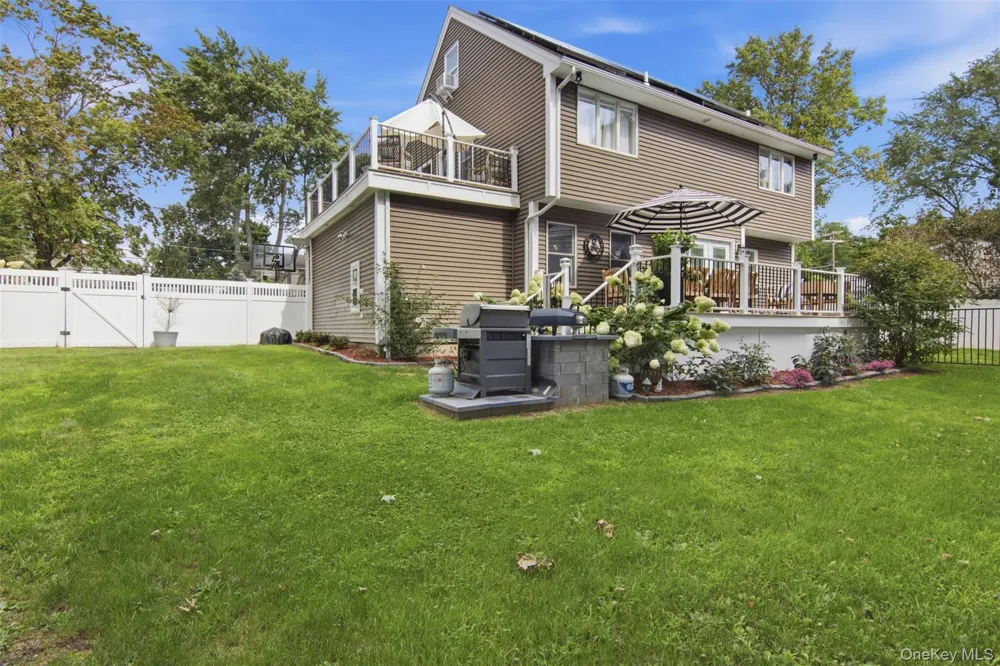8 Glen Way Lake Grove, NY 11755