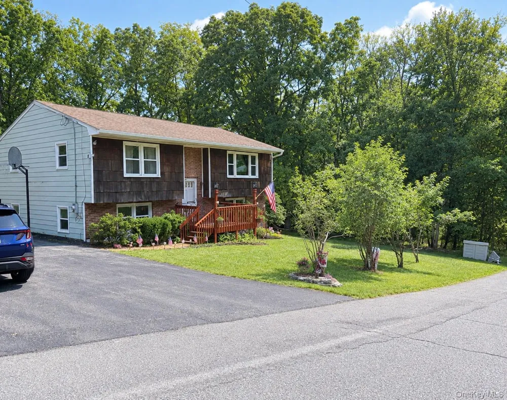 1 Walnut Trail W Wurtsboro, NY 12790