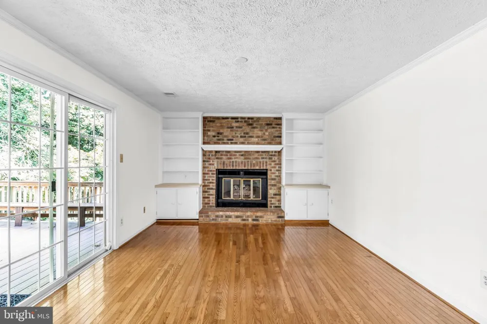 8516 INNISFREE DRIVE Springfield, VA 22153