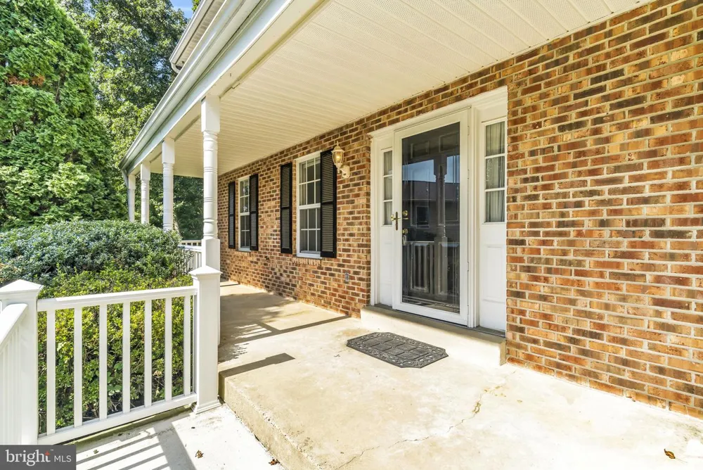 8516 INNISFREE DRIVE Springfield, VA 22153