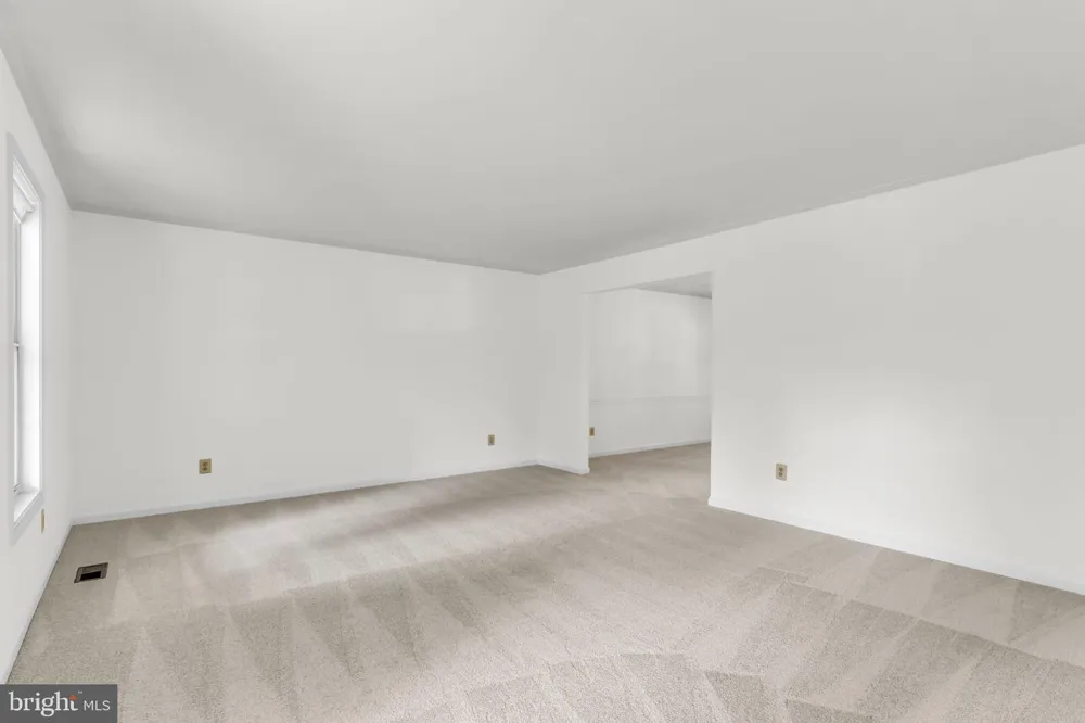 8516 INNISFREE DRIVE Springfield, VA 22153