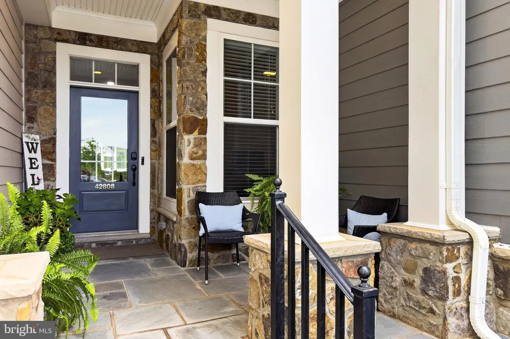 42808 CRANE MEADOWS SQUARE Ashburn, VA 20148