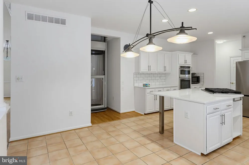 640 SEAN DRIVE Annapolis, MD 21401