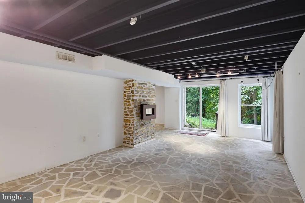 640 SEAN DRIVE Annapolis, MD 21401