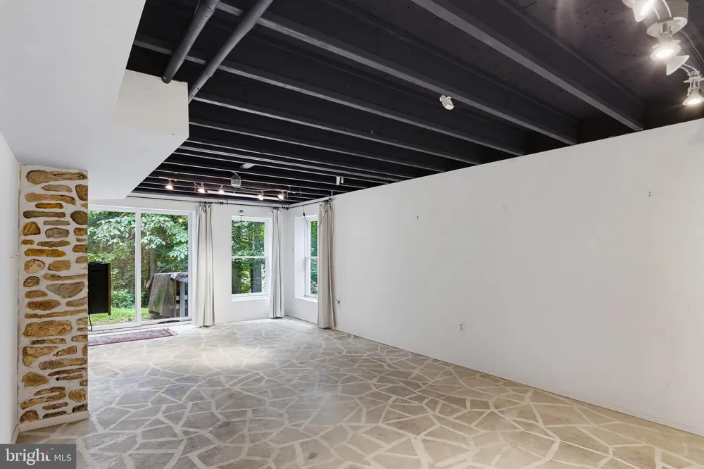 640 SEAN DRIVE Annapolis, MD 21401