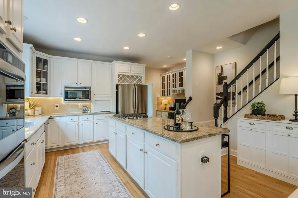 17301 ROUNDMONT PLACE Round Hill, VA 20141