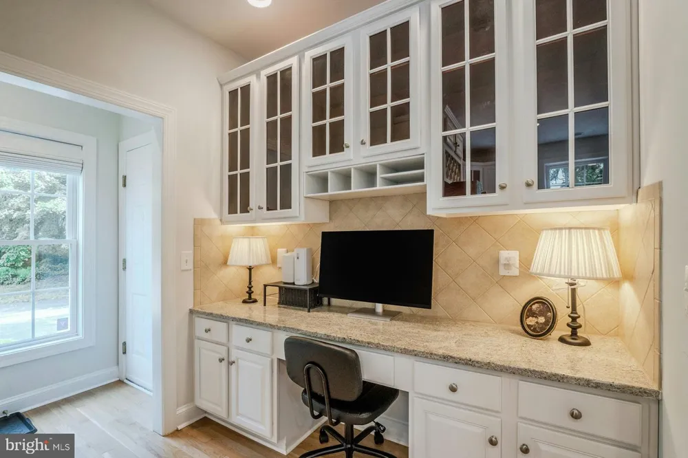 17301 ROUNDMONT PLACE Round Hill, VA 20141
