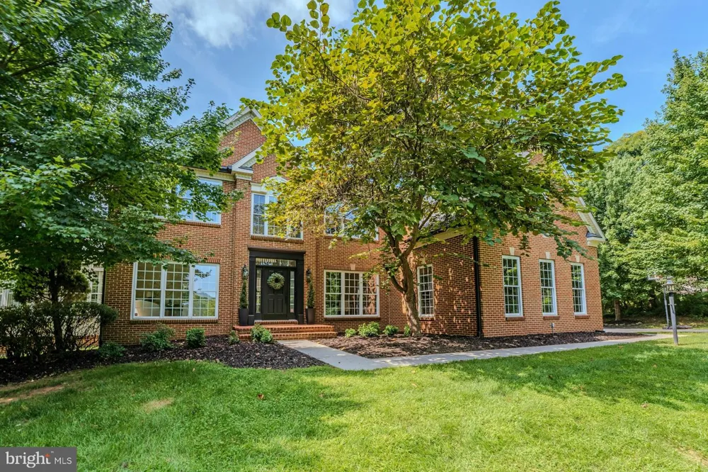 17301 ROUNDMONT PLACE Round Hill, VA 20141
