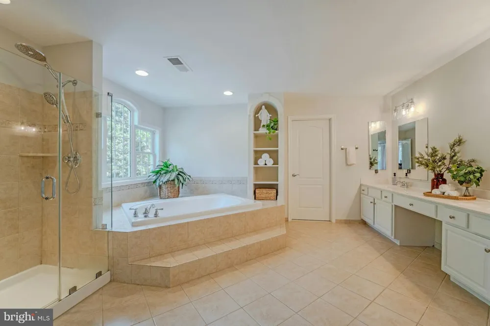17301 ROUNDMONT PLACE Round Hill, VA 20141