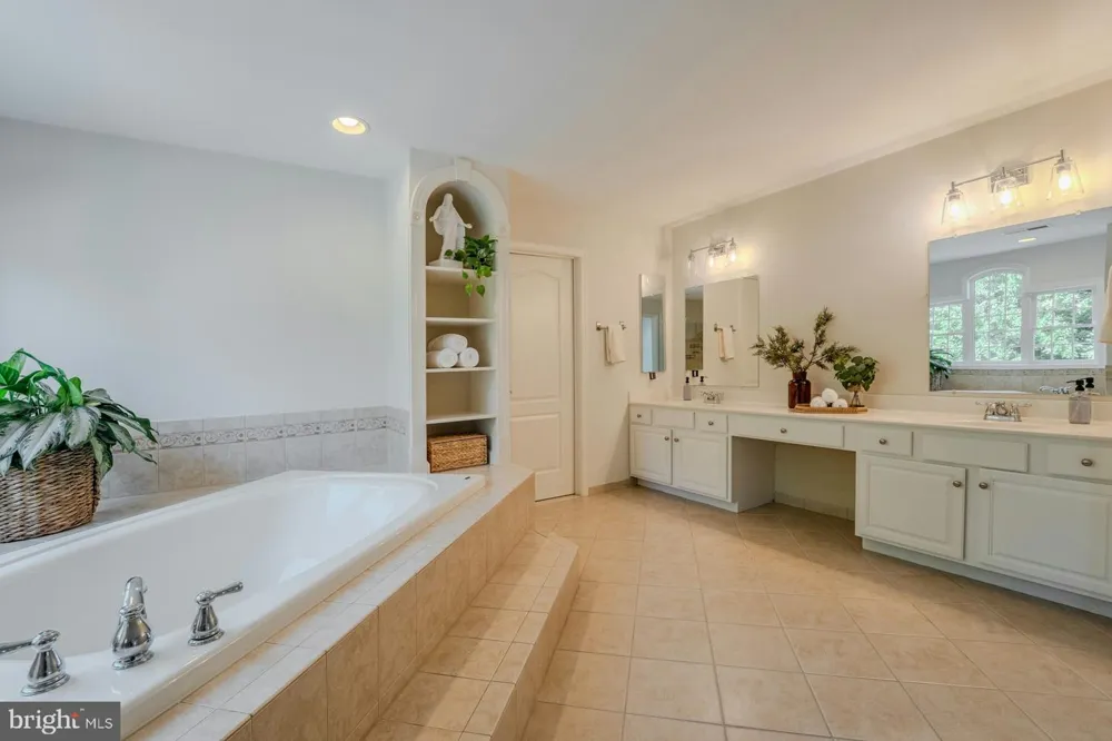 17301 ROUNDMONT PLACE Round Hill, VA 20141