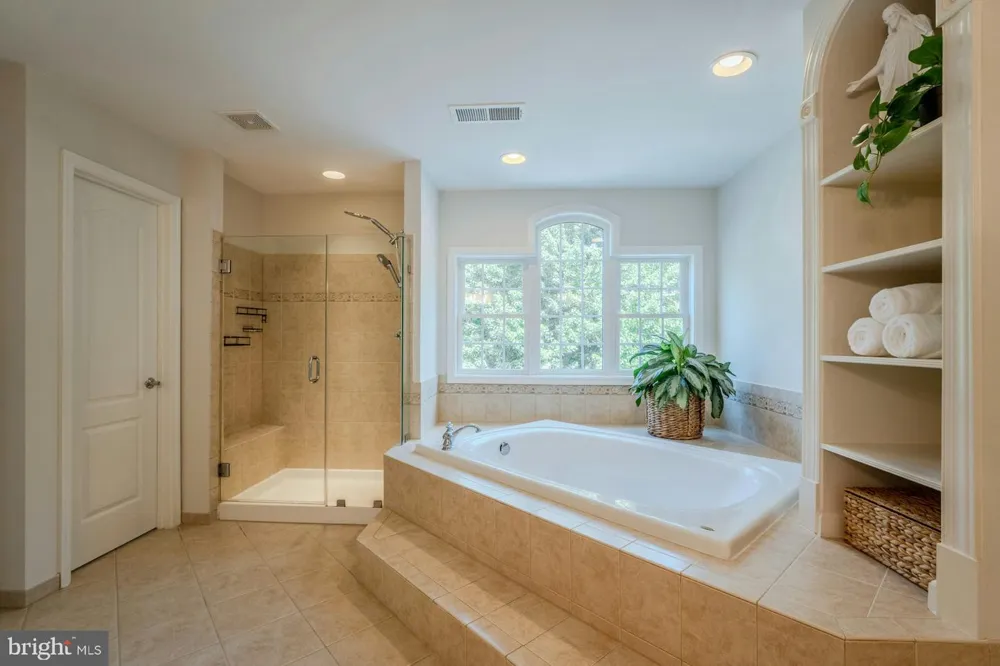 17301 ROUNDMONT PLACE Round Hill, VA 20141