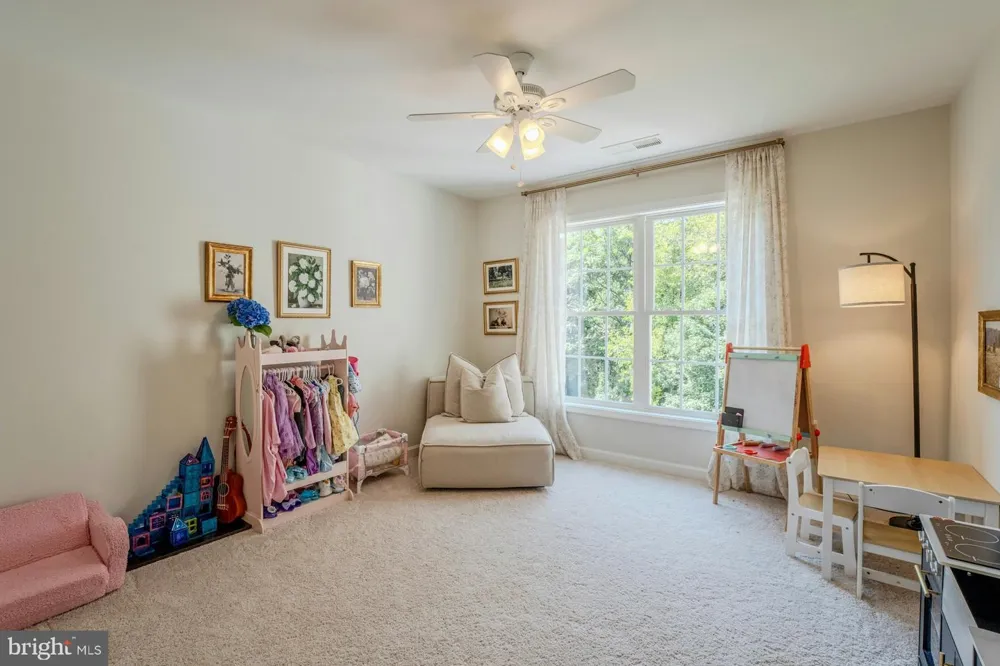 17301 ROUNDMONT PLACE Round Hill, VA 20141