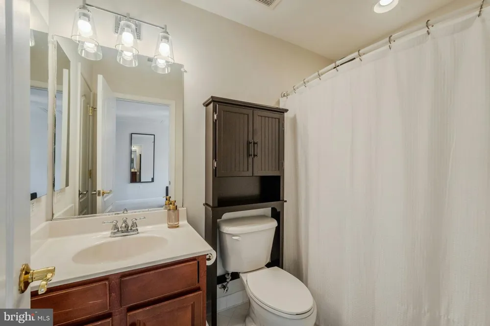 17301 ROUNDMONT PLACE Round Hill, VA 20141