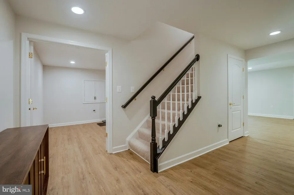 17301 ROUNDMONT PLACE Round Hill, VA 20141