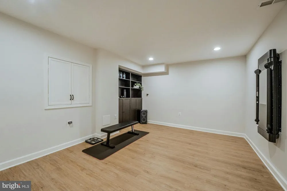 17301 ROUNDMONT PLACE Round Hill, VA 20141