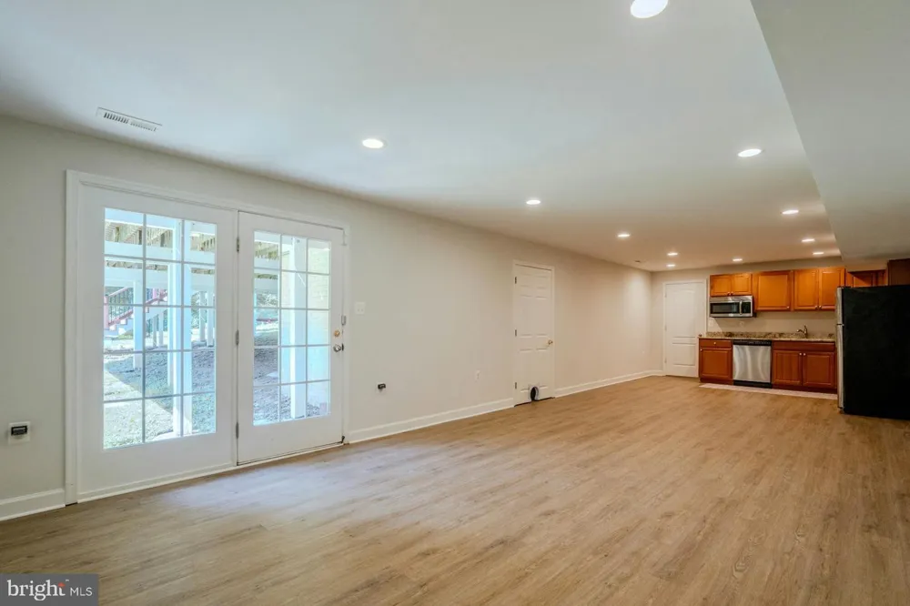 17301 ROUNDMONT PLACE Round Hill, VA 20141
