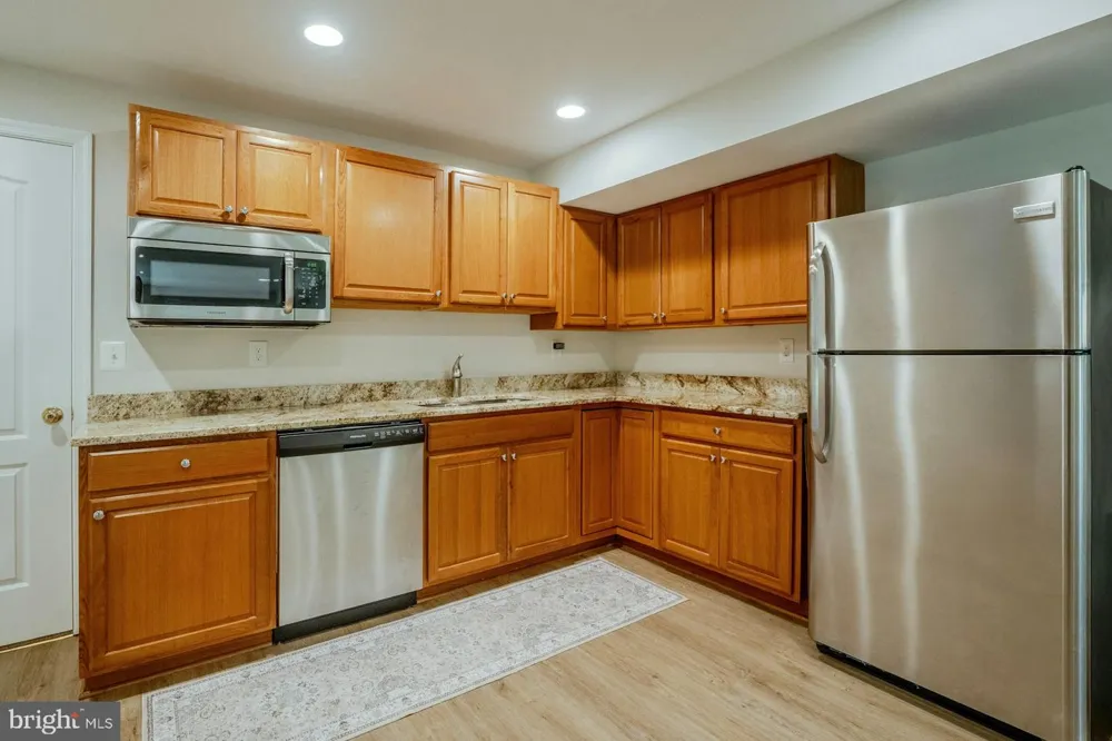 17301 ROUNDMONT PLACE Round Hill, VA 20141