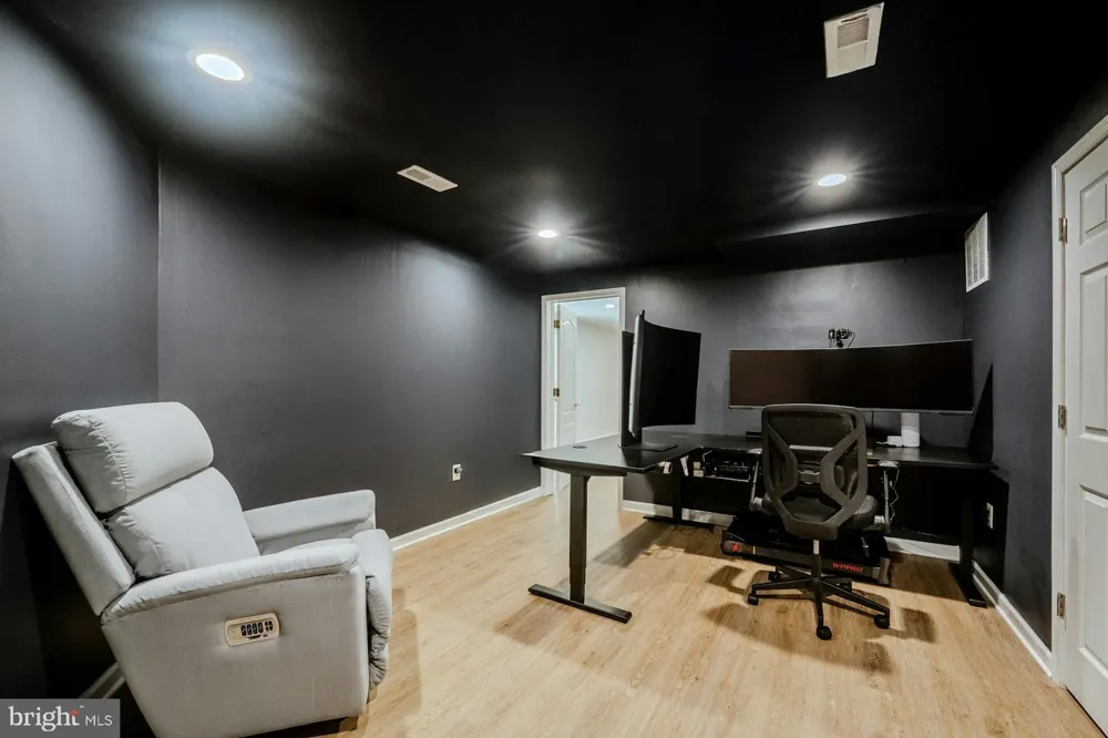 17301 ROUNDMONT PLACE Round Hill, VA 20141