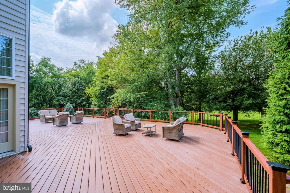 17301 ROUNDMONT PLACE Round Hill, VA 20141