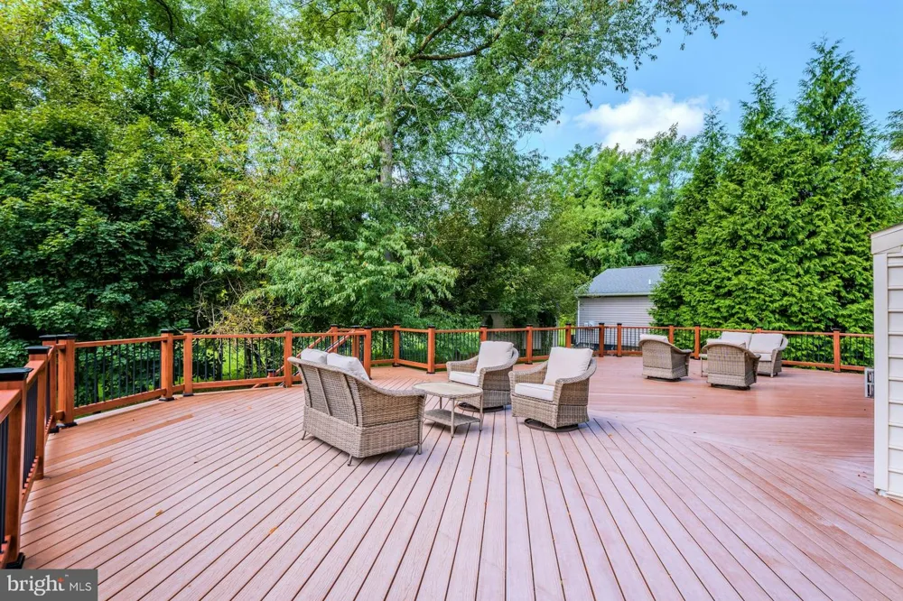 17301 ROUNDMONT PLACE Round Hill, VA 20141