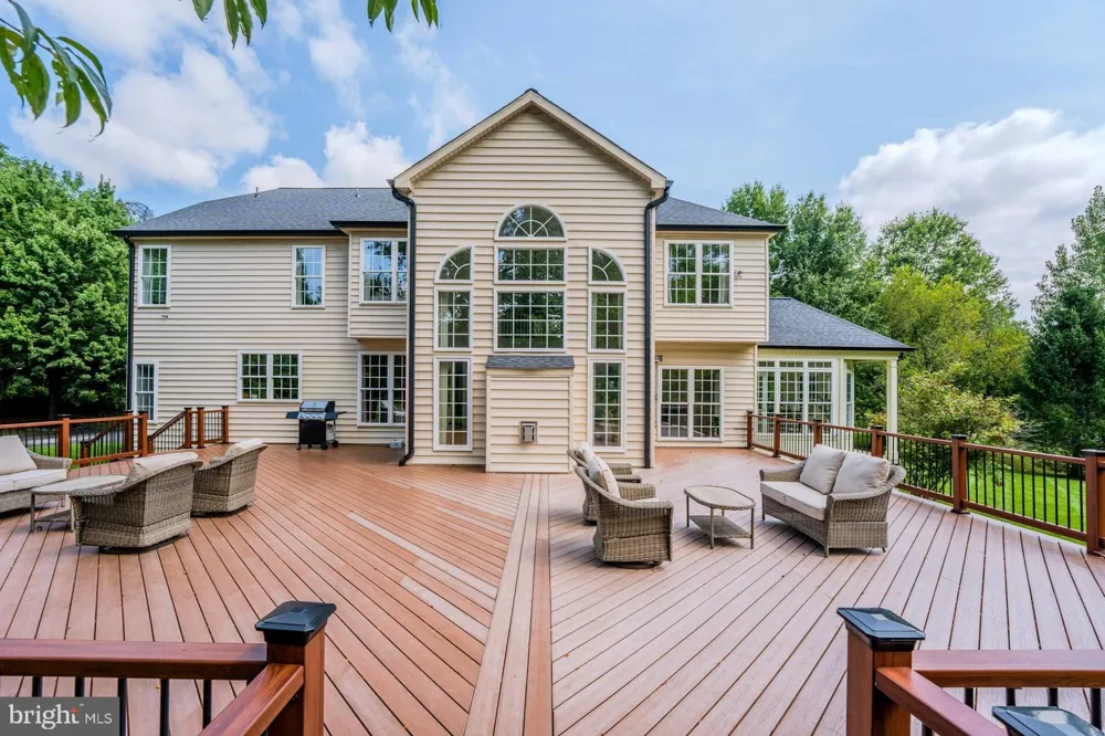 17301 ROUNDMONT PLACE Round Hill, VA 20141