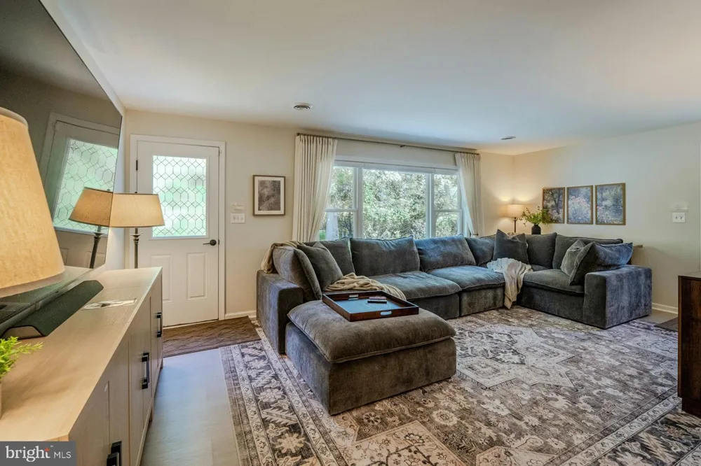 17301 ROUNDMONT PLACE Round Hill, VA 20141