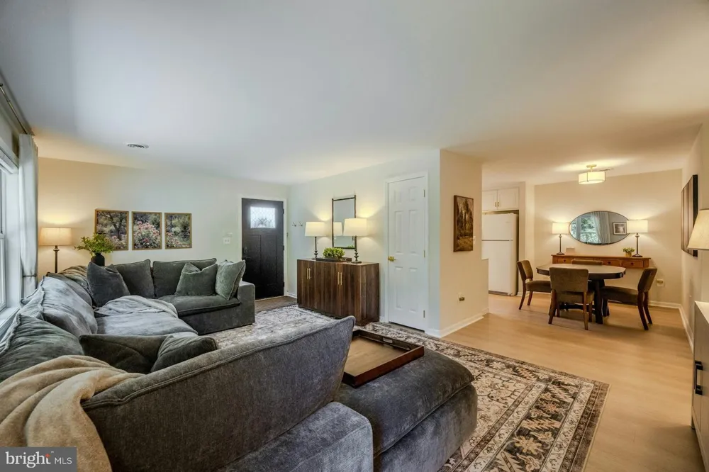 17301 ROUNDMONT PLACE Round Hill, VA 20141