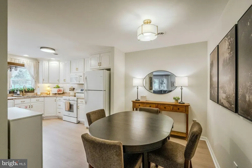 17301 ROUNDMONT PLACE Round Hill, VA 20141
