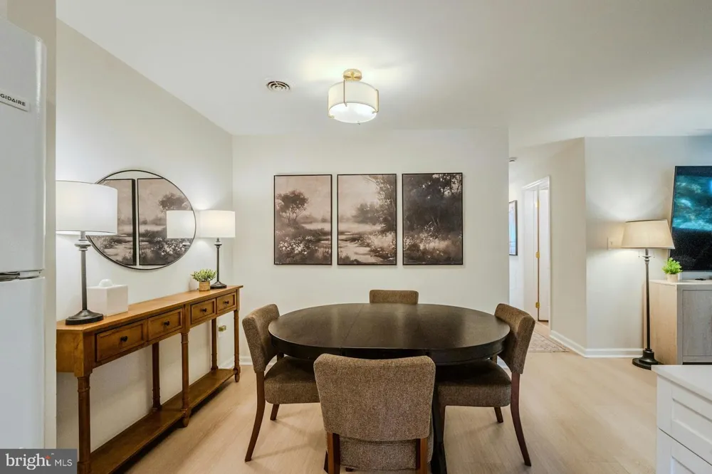 17301 ROUNDMONT PLACE Round Hill, VA 20141