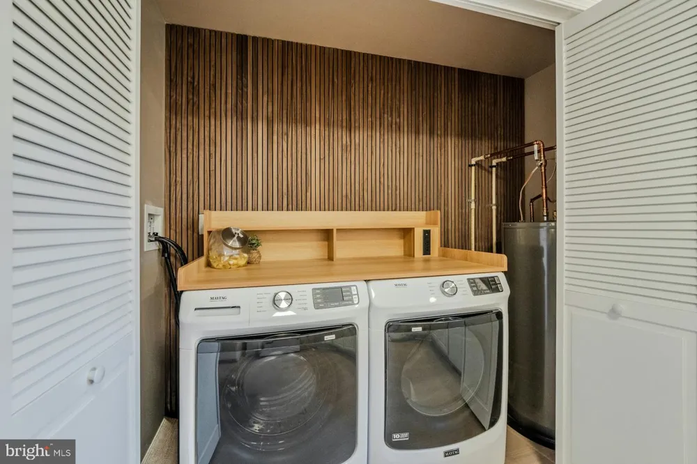 17301 ROUNDMONT PLACE Round Hill, VA 20141