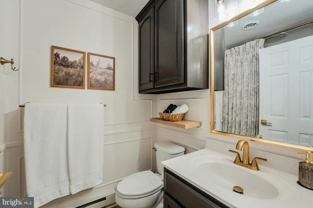17301 ROUNDMONT PLACE Round Hill, VA 20141