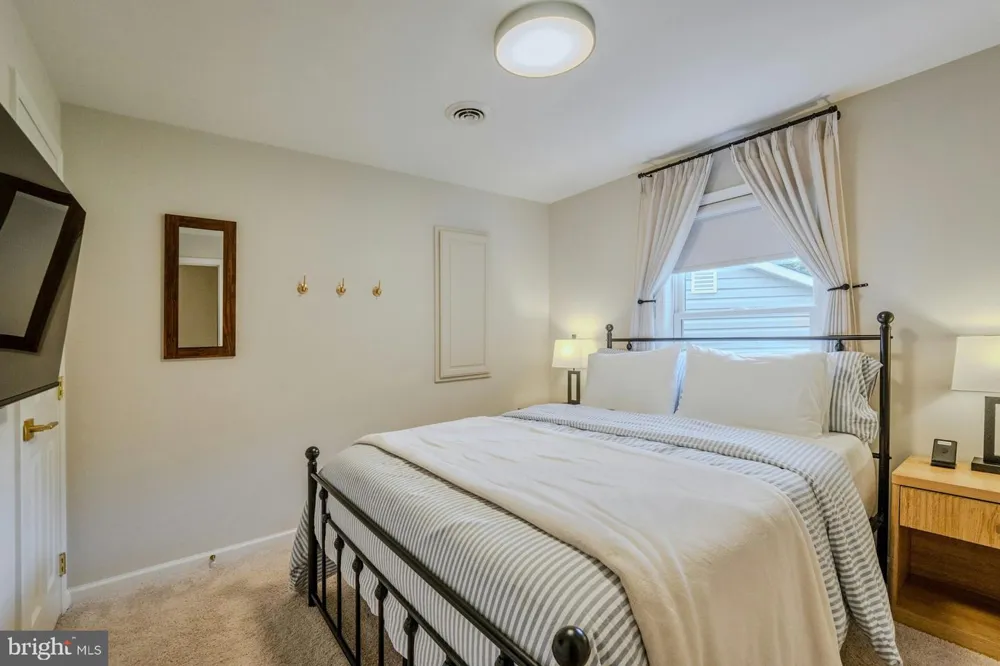 17301 ROUNDMONT PLACE Round Hill, VA 20141
