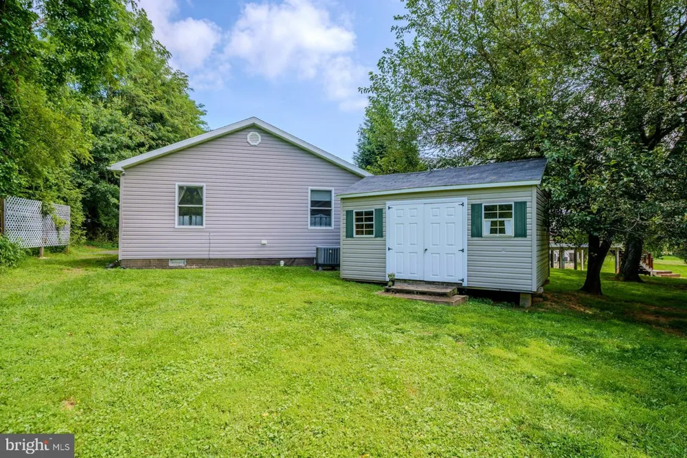 17301 ROUNDMONT PLACE Round Hill, VA 20141