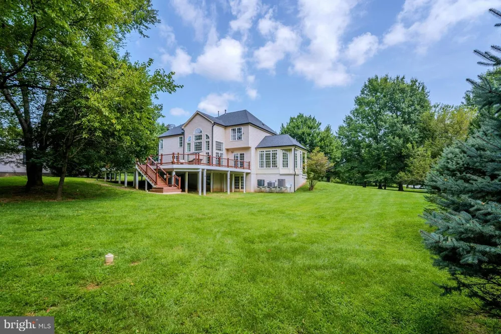 17301 ROUNDMONT PLACE Round Hill, VA 20141