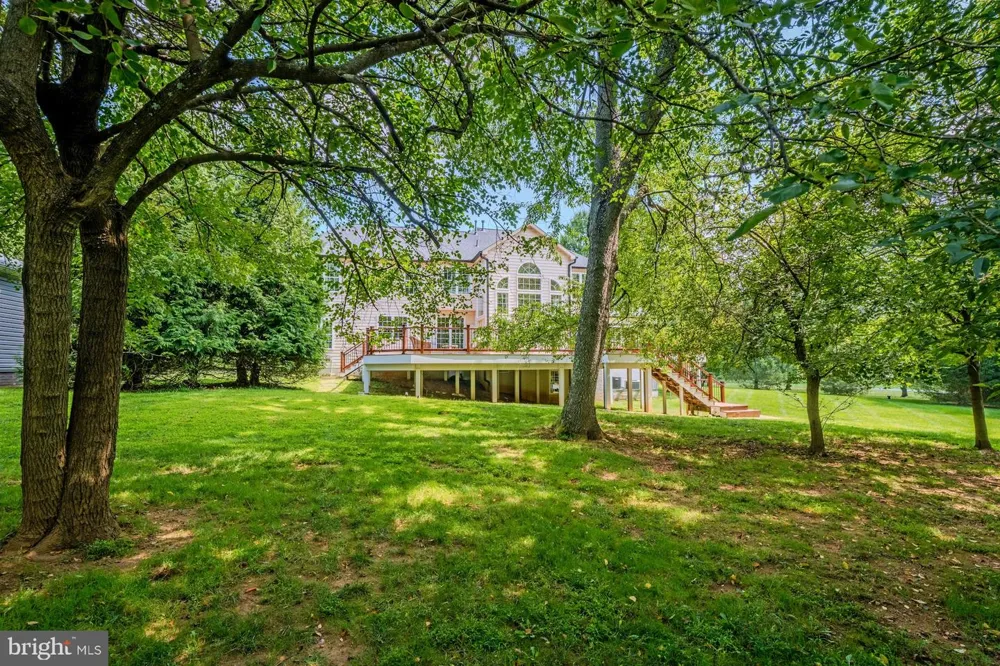 17301 ROUNDMONT PLACE Round Hill, VA 20141