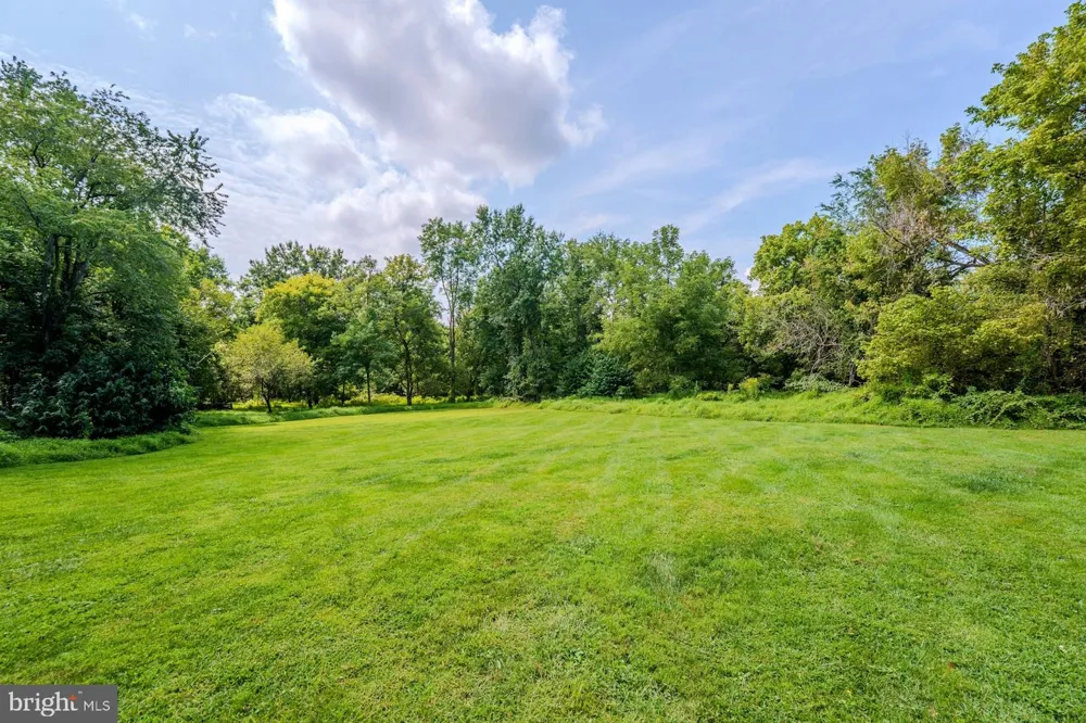 17301 ROUNDMONT PLACE Round Hill, VA 20141