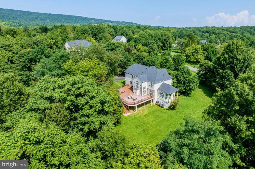 17301 ROUNDMONT PLACE Round Hill, VA 20141