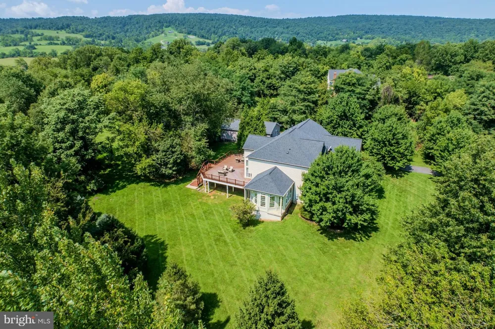 17301 ROUNDMONT PLACE Round Hill, VA 20141