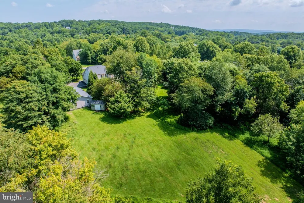 17301 ROUNDMONT PLACE Round Hill, VA 20141