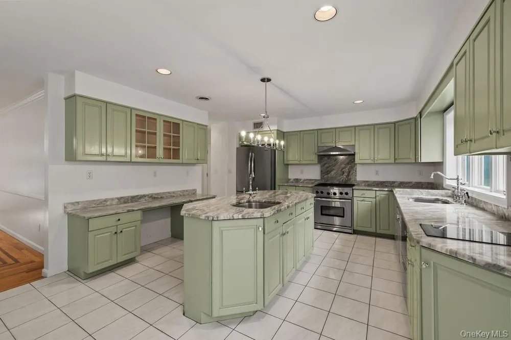 10 Golden Road Montebello, NY 10901