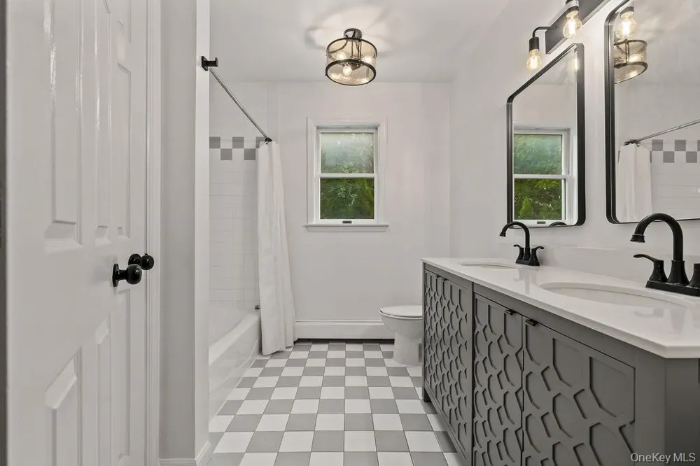 10 Golden Road Montebello, NY 10901