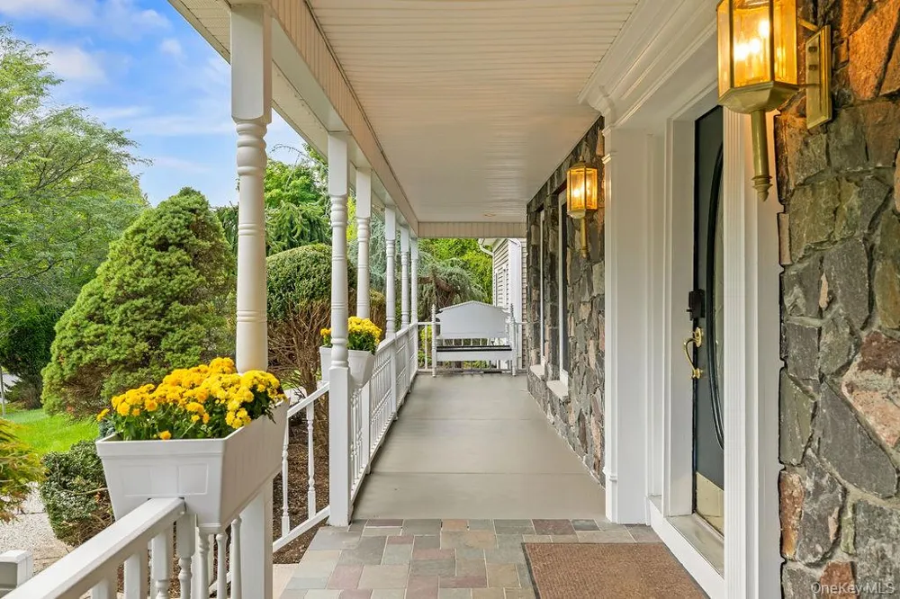 10 Golden Road Montebello, NY 10901